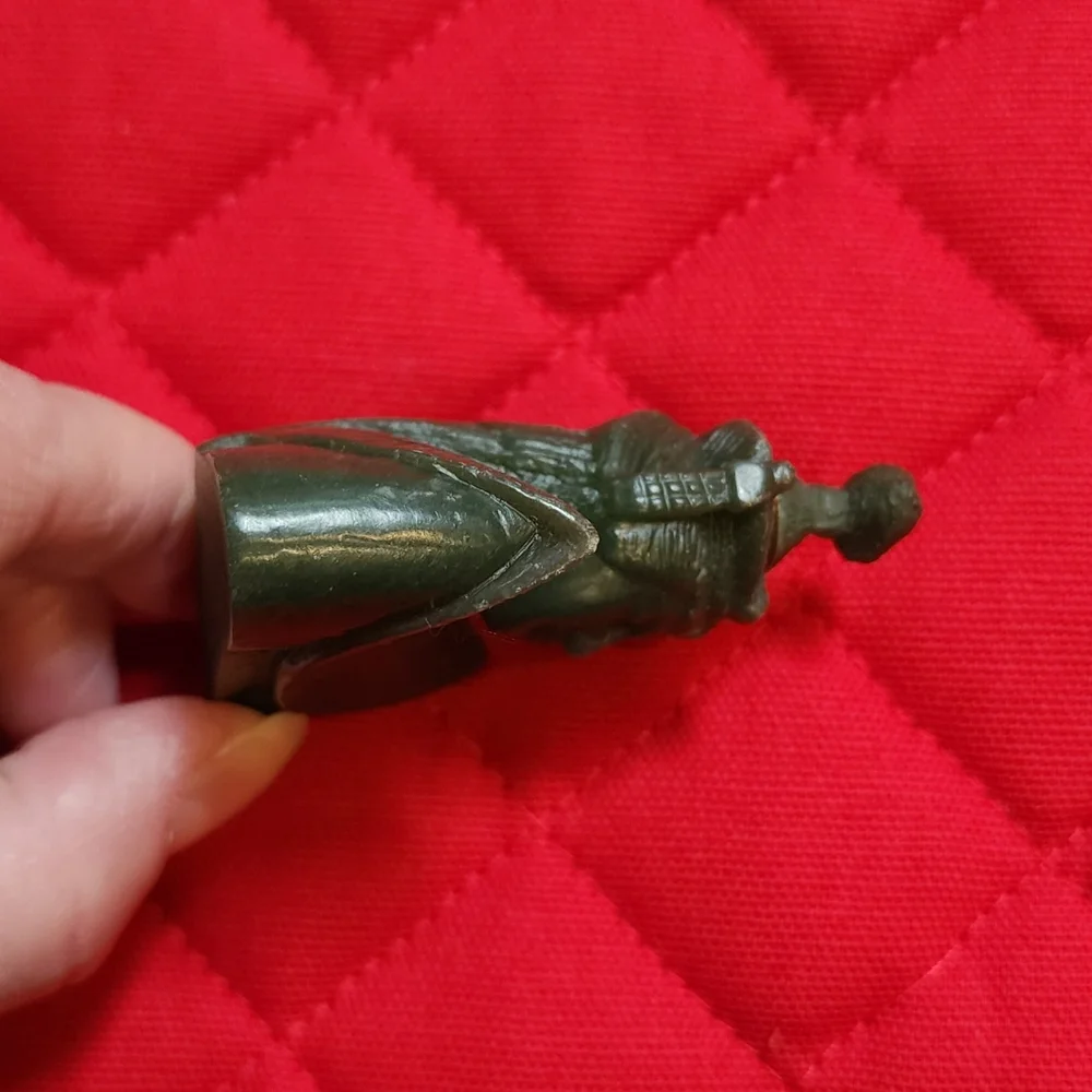 Vintage Chinese Snuff Bottle Unique dark green hand carved emperor bust